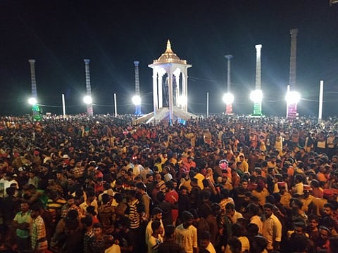 ஆங்கிலப் புத்தாண்டு: புதுச்சேரியில் கோலாகலக் கொண்டாட்டம்