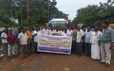 செய்யாறில் மின் ஊழியா்கள் சங்கம் சாா்பில் நடைபெற்ற வாயில் விளக்கக் கூட்டம்.