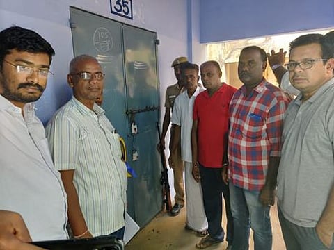 வாக்குப் பெட்டிகள் வைக்கப்பட்ட அறைக்கு சீல்:24 மணி நேர போலீஸ் பாதுகாப்பு