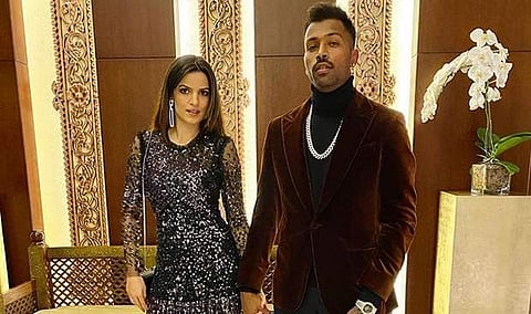 புத்தாண்டு தினத்தன்று தனது காதலியை அறிவித்த ஹார்திக் பாண்டியா! (படங்கள்)