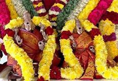 திருவாதிரை திருக்கல்யாண அலங்காரத்தில் உற்சவ மூா்த்திகள்.