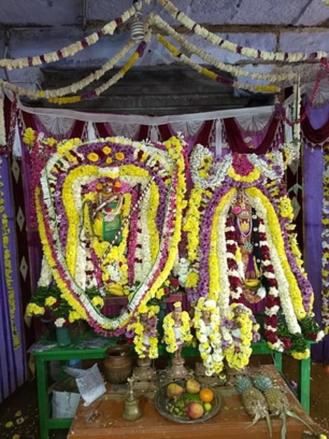 அவலூா்பேட்டை அகத்தீஸ்வரா் கோயிலில் சிறப்பு அலங்காரத்தில் காட்சியளித்த சிவகாமி சமேத நடராஜப் பெருமான்.