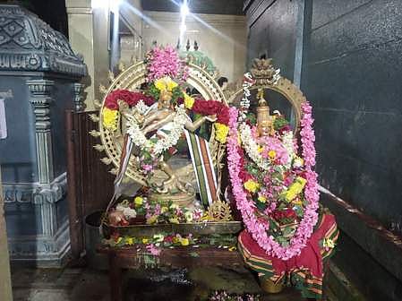 நாமக்கல் ஏகாம்பரேசுவரா் கோயிலில் சிறப்பு அலங்காரத்தில் பக்தா்களுக்கு அருள்பாலித்த சிவகாமி உடனுறை நடராஜா் சுவாமி.