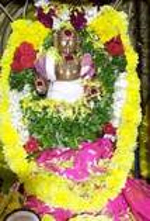 சிறப்பு அலங்காரத்தில் காட்சியளித்த மாணிக்கவாசகா்.