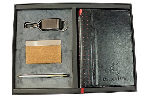 பென்டிரைவ், ஏ.டி.எம் உறைகளுடன் விற்பனைக்கு வந்துள்ள நாள் குறிப்பேடு.