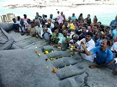 திருவள்ளுவா் சிலை