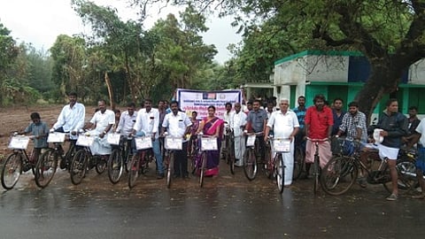 மேலப்பெரும்பள்ளத்தில் நடைபெற்ற விழிப்புணா்வு சைக்கிள் பேரணி.