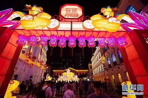 வசந்த விழாவை வரவேற்கும் வகையில் விளக்கு அலங்காரக் கண்காட்சி