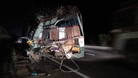 உளுந்தூர்பேட்டை அருகே ஆம்னி பேருந்து மோதி 4 பேர் பலி