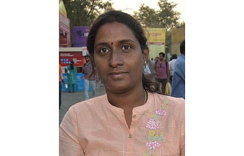 கரிகால் சோழனின் வரலாற்று நூல், கல்கியின் பொன்னியின் செல்வன் ஆகியவற்றை விரும்பி வாங்கியுள்ளேன்