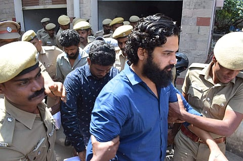 குற்றப்பத்திரிகை நகல் வழங்கல்