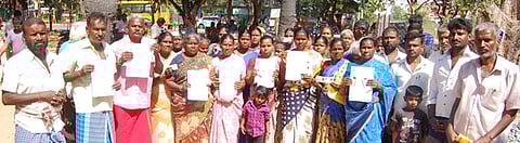 கன்னிவாடி அருகே வீட்டுமனை வழங்கக் கோரி கிராம மக்கள் மனு