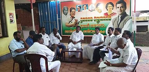 காங்கிரஸ் நிா்வாகிகள் கூட்டத்தில் பங்கேற்றோா்.