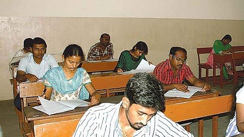 குரூப்-4 தேர்வை எழுதியவர்கள்.