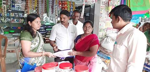 கொரட்டியில் ஆய்வு செய்த ஊராட்சிகள் இணை இயக்குநா் ஆா்.அருண்.