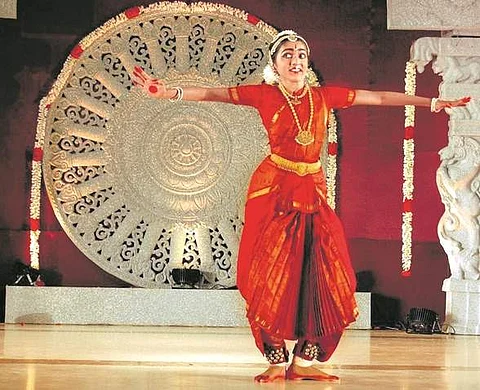 பரதத்தில் ஆர்வம் காட்டும் லண்டன் மாணவி!