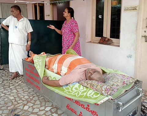 இறந்து விட்டதாகக் கூறி குளிா்சாதனப் பெட்டியில் வைக்கப்பட்டிருந்த பாலசுப்பிரமணிய குமாா்.