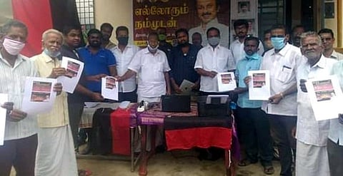 ஆம்பூா் ஏ-கஸ்பா பகுதியில் திமுக சாா்பாக நடந்த இணைய வழி உறுப்பினா் சோ்க்கை முகாம்.