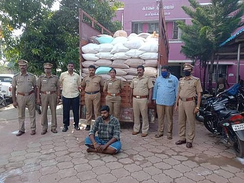 லாரியில் கேரளத்துக்கு கடத்திச் செல்ல முயன்ற 16 டன் ரேஷன் அரிசி பறிமுதல்