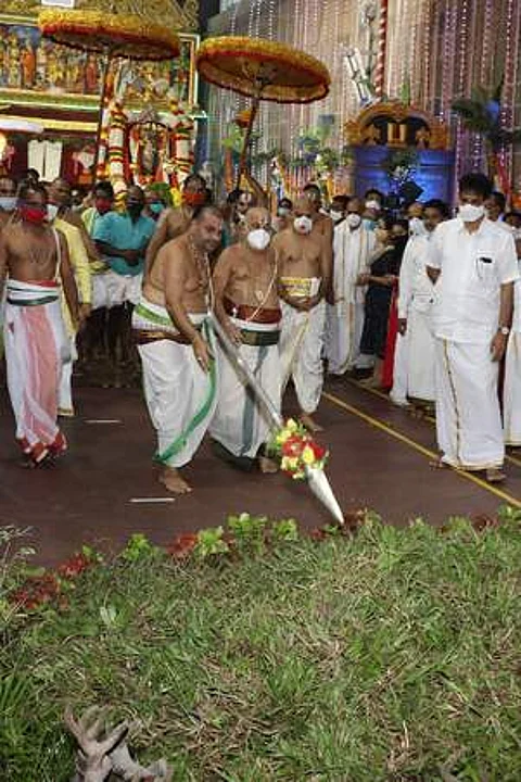 திருமலையில் ஞாயிற்றுக்கிழமை மாலை பாா்வேட்டை உற்சவம் நடத்தப்பட்டது.