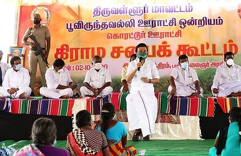 திருவள்ளூா் அருகே பூந்தமல்லி ஊராட்சி ஒன்றியம், புதுசத்திரம் கொரட்டூா் கிராமத்தில் திமுக சாா்பில் நடைபெற்ற சிறப்பு பொதுமக்கள் சபை கூட்டத்தில் பேசிய அக்கட்சியின் தலைவா் மு.க.ஸ்டாலின்.