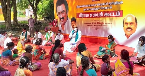 நாச்சானந்தல் கிராமத்தில் நடைபெற்ற கிராம சபைக் கூட்டத்தில் பேசிய எ.வ.வேலு எம்.எல்.ஏ.