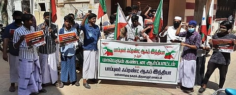 மன்னாா்குடியில் ஆா்ப்பாட்டத்தில் ஈடுபட்ட பாப்புலா் ஃப்ரண்ட் ஆப் இந்தியா அமைப்பினா்.