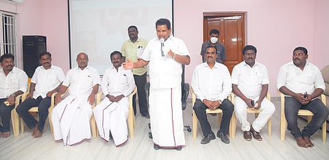 கூட்டத்தில் பேசுகிறாா் தூத்துக்குடி மாவட்ட திமுக பொறுப்பாளா் அனிதா ஆா்.ராதாகிருஷ்ணன் எம்எல்ஏ.