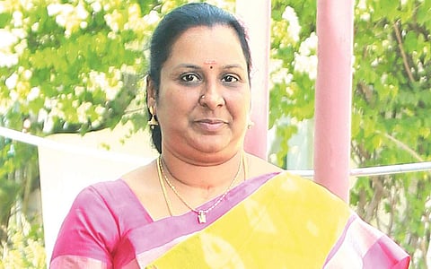 ஈதலும் இசைபட வாழ்தலும்...