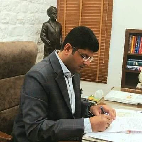 ஹரியானா மாநிலத்தின் துணை முதலமைச்சர் துஷ்யந்த் செளதலா