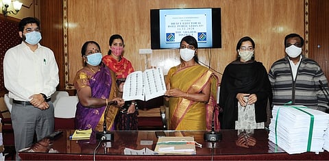 நீலகிரியில் புதிய வரைவு வாக்காளா் பட்டியல் வெளியீடு