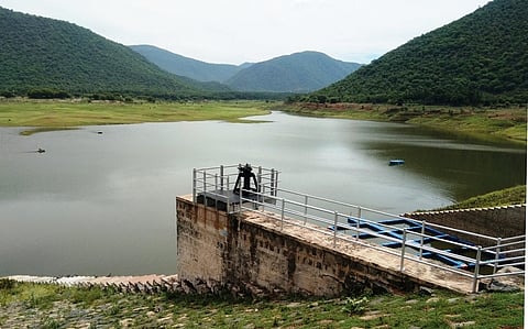 புழுதிக்குட்டை, ஆனைமடுவு அணையின் எழில்மிகு தோற்றம்.