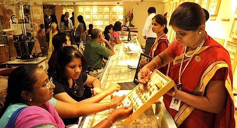 தங்கம் விலை மீண்டும் உயா்வு: பவுன் ரூ.54,720-க்கு விற்பனை