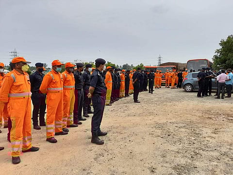 கடலூரில் தேசிய பேரிடர் மீட்புப் படையினர்.