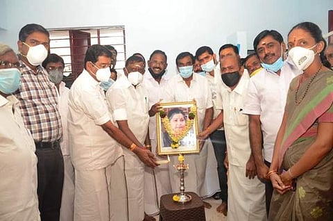 7 இடங்களில் அங்கன்வாடி மையங்கள் எம்.எல்.ஏ.க்கள் திறந்து வைத்தனர்.