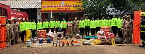 தயாா் நிலையில் உள்ள கமாண்டோ வீரா்கள்.