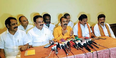 திருச்சியில் புதன்கிழமை செய்தியாளர்களுக்கு பேட்டி அளித்த பாஜக மாநில தலைவர் எல்.முருகன்.