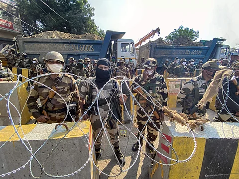 சிங்கு எல்லையில் பலத்த பாதுகாப்பு