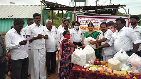 உதயநிதி ஸ்டாலின் பிறந்த நாள் நரிக்குறவ மக்களுக்கு நல உதவி