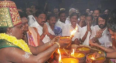 திருவண்ணாமலையில் பரணி தீபம் ஏற்றப்பட்டது