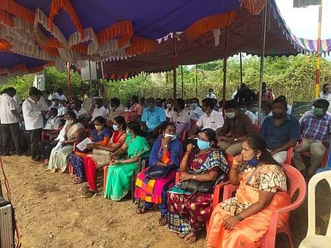போராட்டத்தில் கலந்துகொண்ட தமிழ்நாடு மின்வாரிய தொழிற்சங்க கூட்டு நடவடிக்கை குழுவினர்.