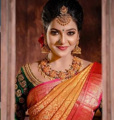 நடிகை சித்ரா தற்கொலையா?: கண்ணீருடன் பதில் அளித்த தாய்