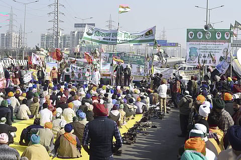 தீவிரமடையும் விவசாயிகள் போராட்டம்: தில்லி - உ.பி. எல்லை முற்றுகை