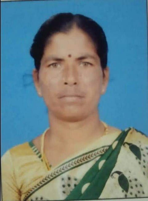 மணப்பாறை அருகே ராணுவ வீரர்கள் துப்பாக்கி சூடு பயிற்சியில் ஈடுபடும் தடை செய்யப்பட்ட பகுதியில் கால்நடை மேய்ச்சலுக்கு சென்று படுயாகமடைந்த பெண்