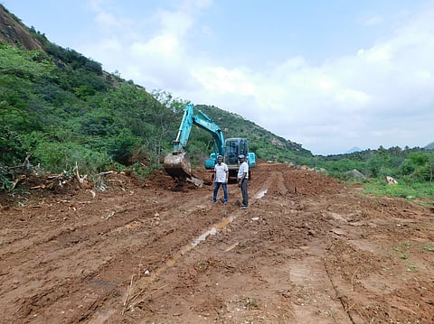 குழந்தை வேலப்பா் கோயிலைச் சுற்றி அமைக்கப்பட்டுள்ள கிரிவலப்பாதை.