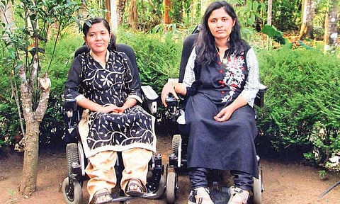 சவாலே - சமாளி!: மாற்றுத் திறனாளி சகோதரிகளின் வெற்றிக் கதை...!