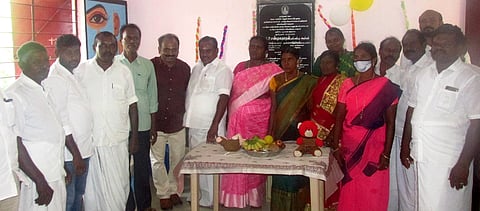 அங்கன்வாடி மையத்தை திறந்து வைத்து பாா்வையிட்டாா் எஸ்.பி. சண்முகநாதன எம்எல்ஏ.