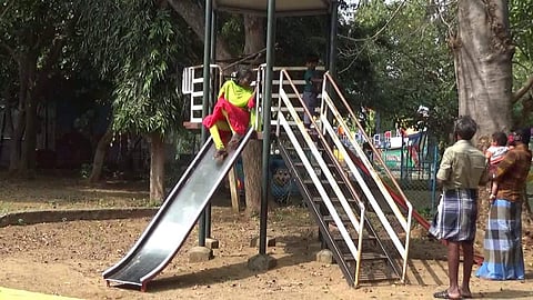 2வது நாளாக ஆர்வத்துடன் வந்த பார்வையாளர்கள்