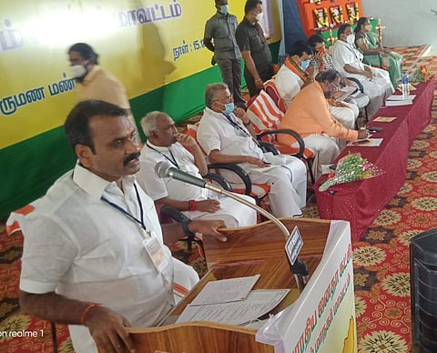 பாஜக சார்பில் தமிழ்நாடு மாநில மாவட்ட நிர்வாகிகள் கூட்டத்தில் பேசுகிறார் மாநில தலைவர் முருகன்