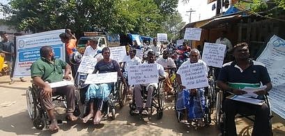 தண்டுவடம் காயமடைந்தோரை வறுமைப்பட்டியலில் சோ்க்கக் கோரிக்கை